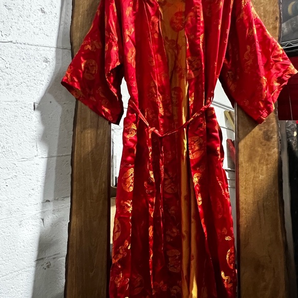 Luxurious Scarlet Floral Kimono 👘 Women's Robe - Picture 14 of 16
